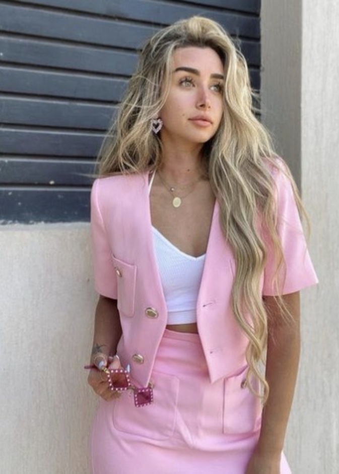 إطلالات عصرية للصبايا مستوحاة من هنا الزاهد