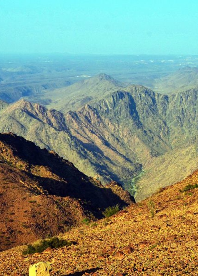 جبل شَمَنْصِير.. رحلة ساحرة لعشاق الهايكنج والمغامرة بالسعودية