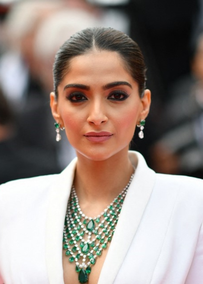 أبرز الإطلالات الجمالية لـ سونام كابور بعد إعلان حملها بطفلها الأول