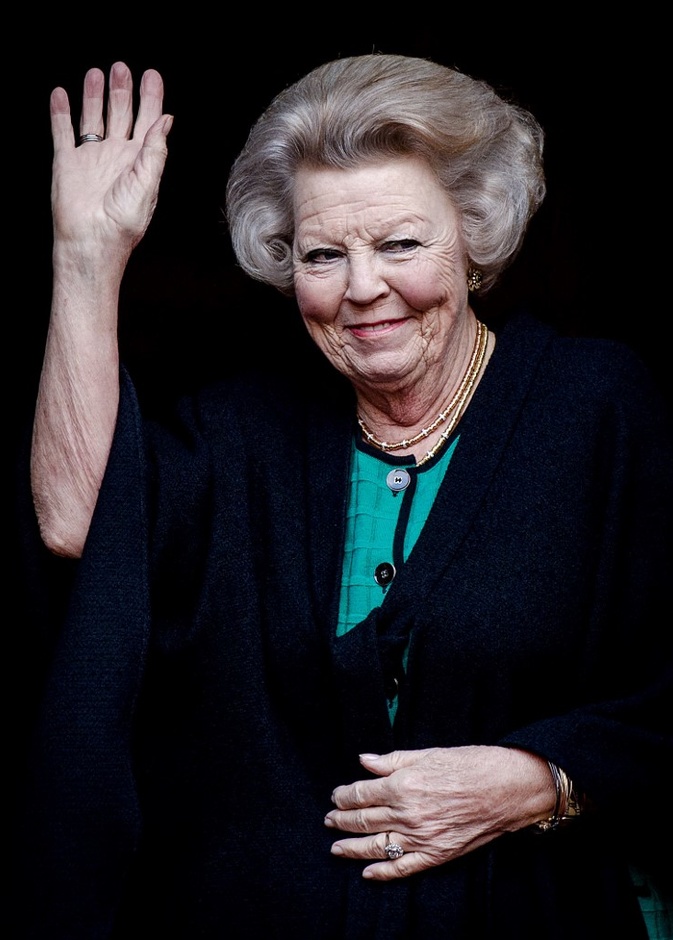 ملكات لم يلقبن بـ "الملكة الأم" بالرغم من تقلد أولادهن العرش