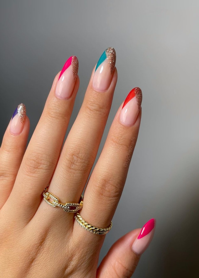 أشكال رسومات اظافر ربيع 2022 من حساب bycheznails على انستغرام