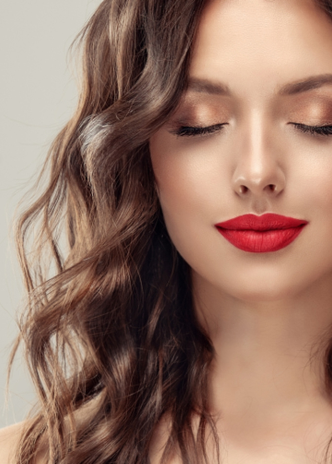 أهم النصائح عند وضع المكياج للعيون المبطنة