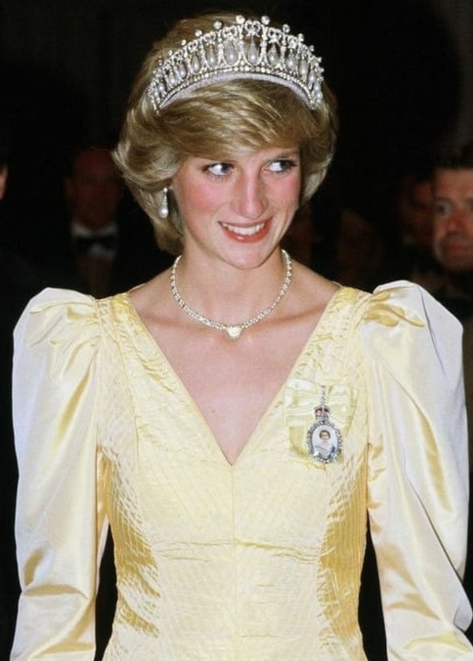 موديلات مجوهرات ملكية على شكل قلب