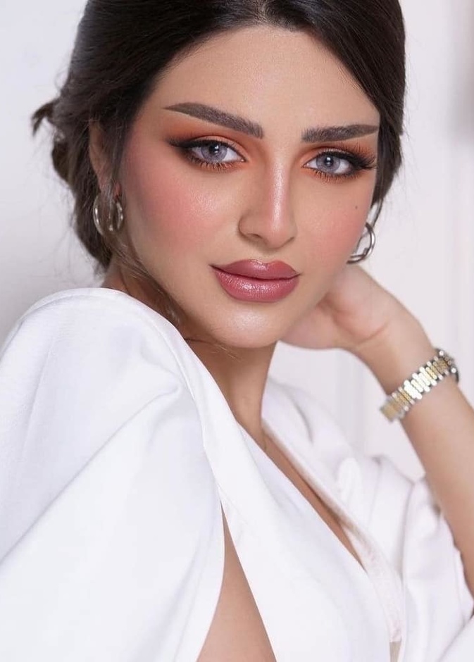 رهف القحطاني في أول ظهور لها بعد عملية تجميل أنفها وإزالتها لفيلر الشفاه 