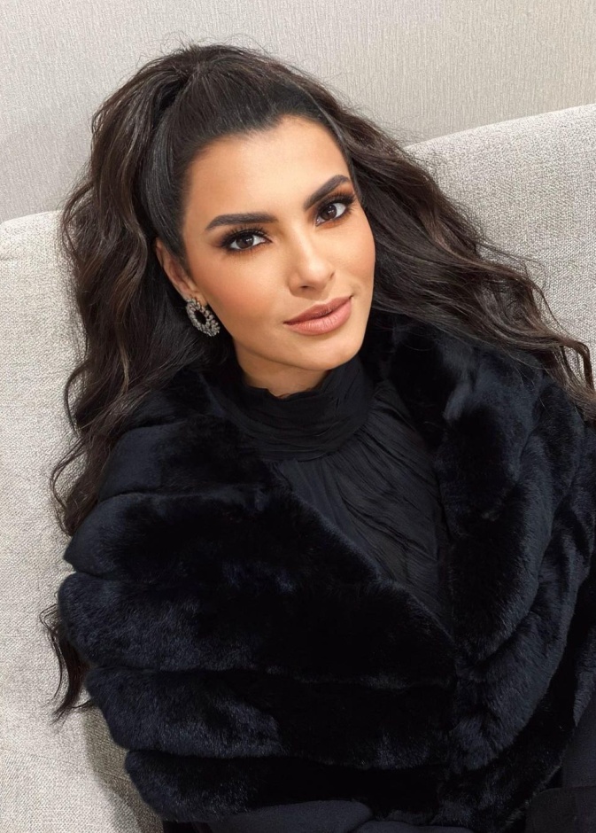  منى زكي ونجوى كرم وكارمن سليمان في كواليس إطلالاتهن الجمالية  