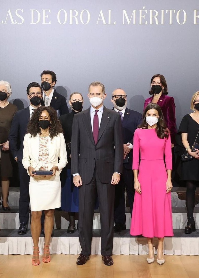 ملك وملكة إسبانيا يسلمان الميداليات الذهبية للفنون الجميلة