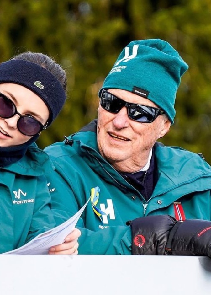 الملك هارالد يقوم بأول ظهور علني له خارج القصر الملكي منذ أشهر