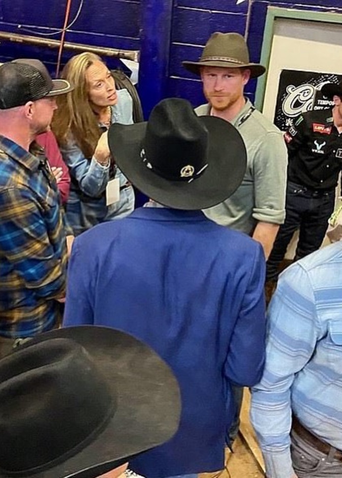 الأمير هاري يقوم بأحدث ظهور له في مباراة روديو