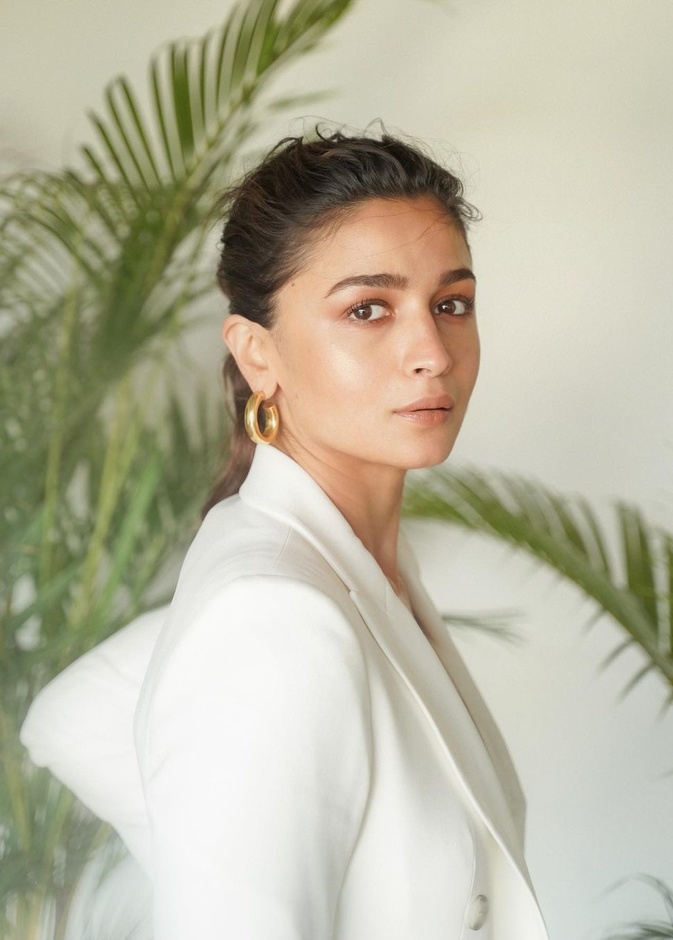 عليا بهات تكشف عن تلقيها علاج نفسي