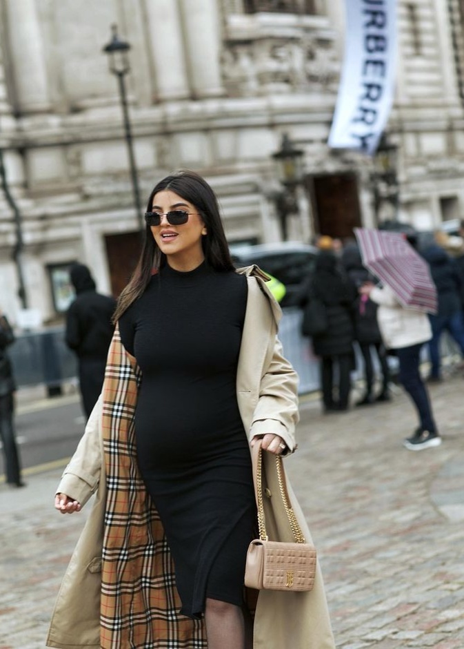 تنسيق إطلالات للمرأة الحامل بأسلوب علا فرحات المميّز