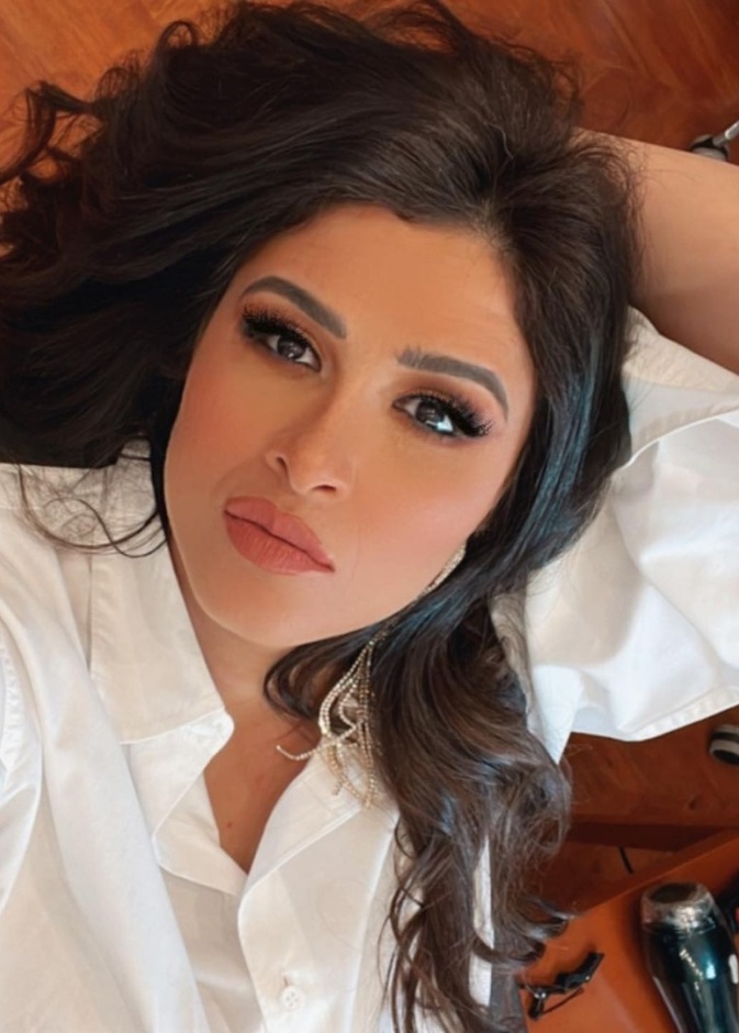 ياسمين عبد العزيز بإطلالة جمالية لافتة
