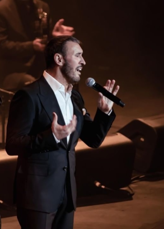 نجوم يتعرضون لمواقف مثيرة للجدل على المسرح 