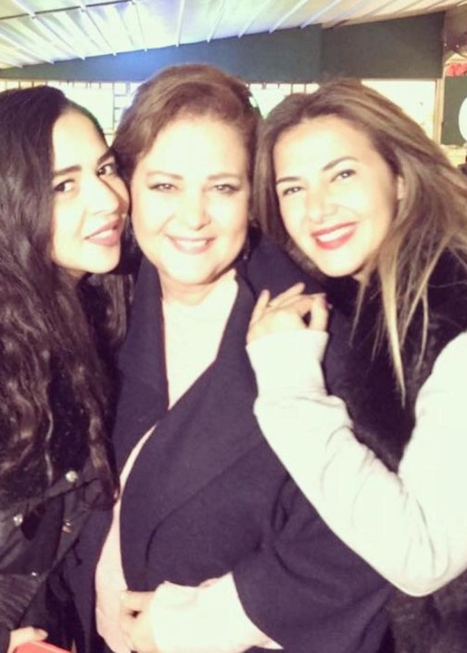 دنيا سمير غانم وشقيقتها آيمي برسائل وصور مؤثرة بأول عيد لهما بدون أم 