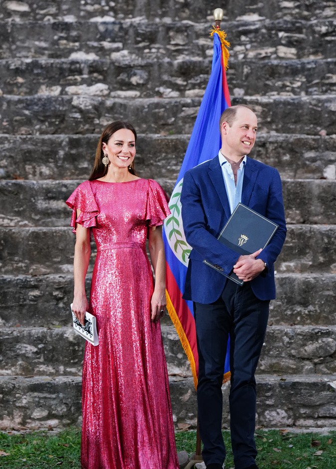 من اللوك الكاجول إلى فستان السهرة إطلالات كيت ميدلتون تخطف الأنظار 