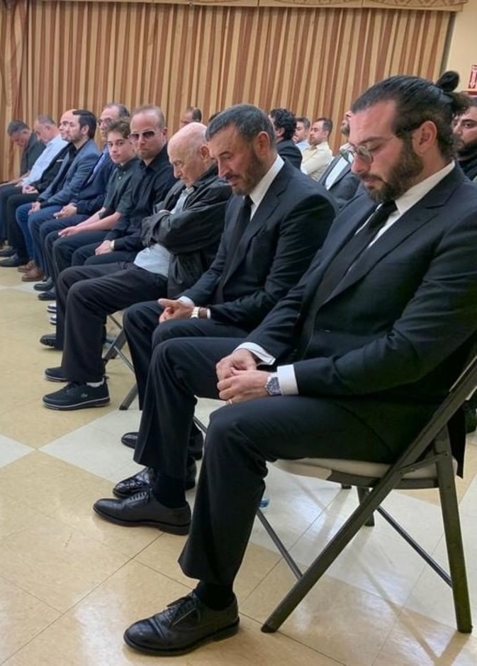 كاظم الساهر يقيم عزاءً لزوجته السابقة في أميركا بمشاركة نجله وسام