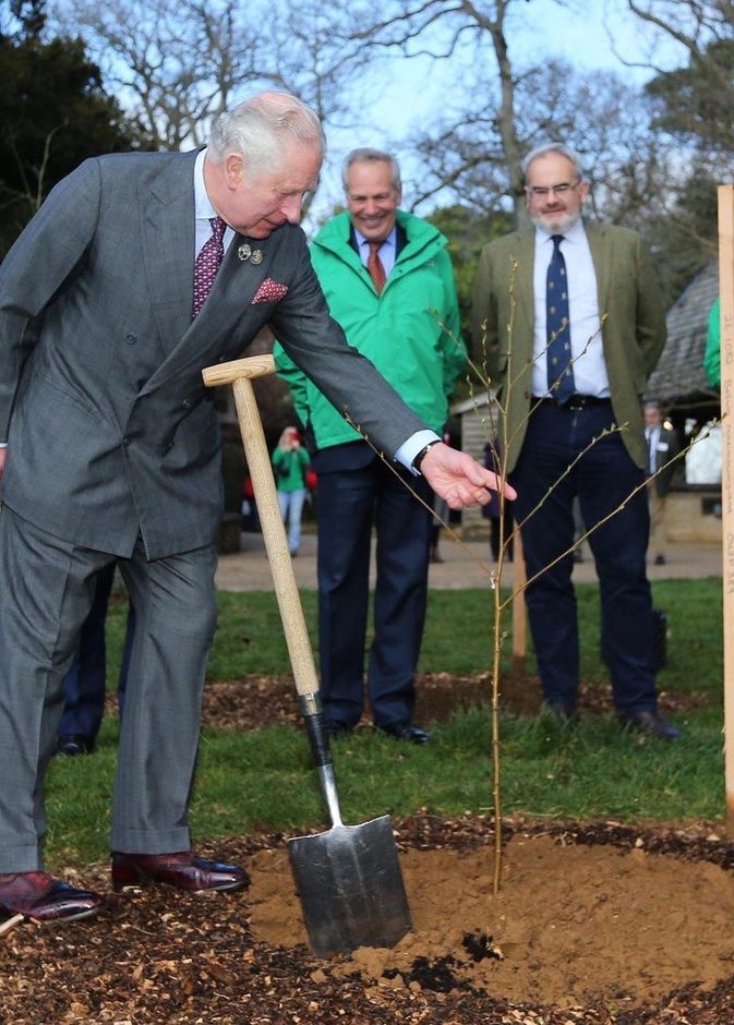 دخل الأمير تشارلز وكاميلا باركر التاريخ بزيارتهما لأيرلندا الشمالية