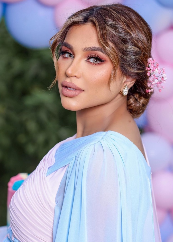 إطلالات جمالية جذابة للمرأة الحامل من وحي نهى نبيل
