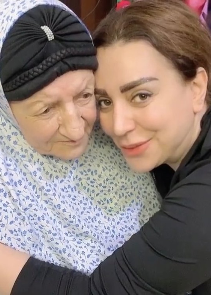 شكران مرتجى ووالدتها