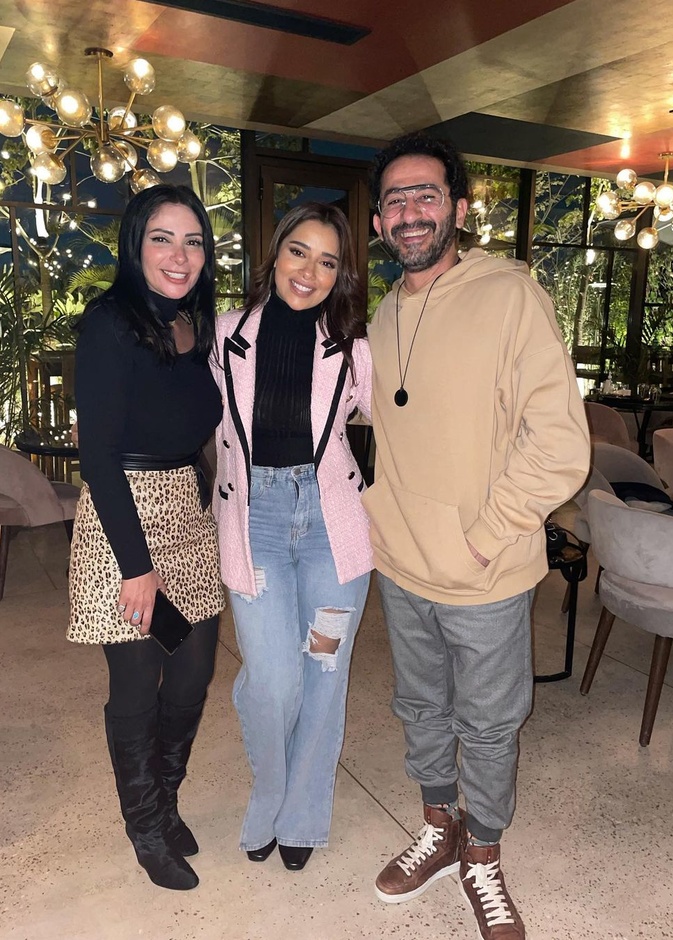 .صداقة تجمع بين بلقيس ومنى زكي