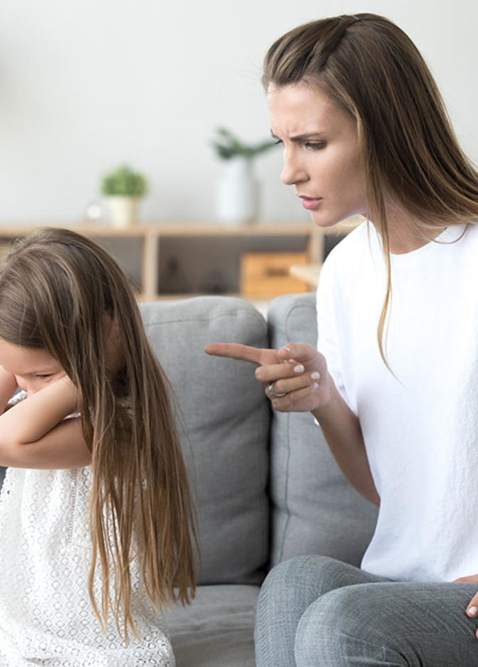 7 تصرفات تدمر شخصية طفلك فاحذريها          