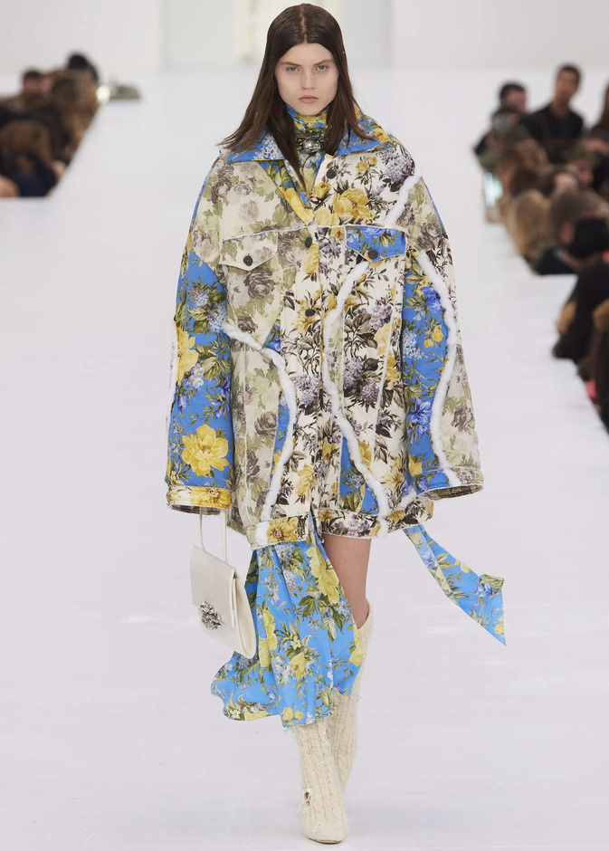 عرض أزياء مجموعة Acne Studios لموسم خريف وشتاء 2022 في باريس