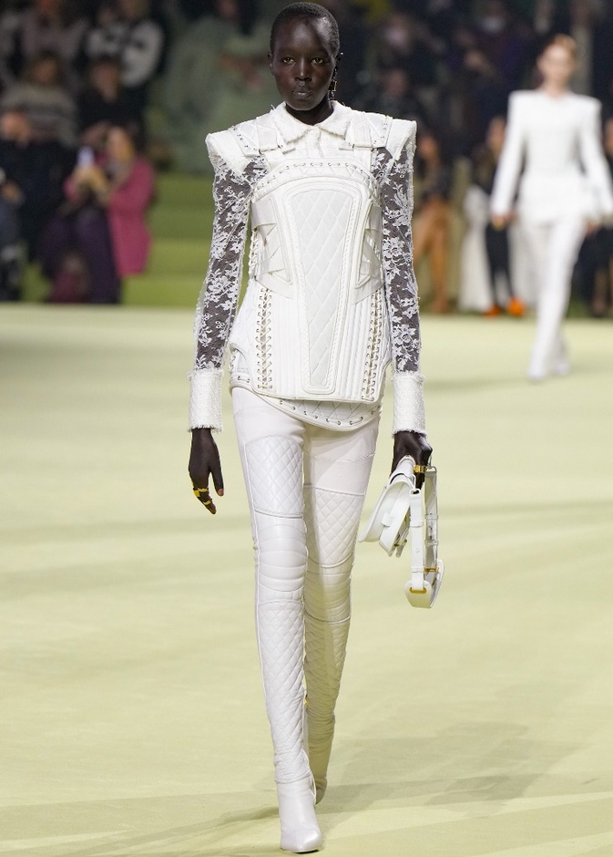 مجموعة Balmain لخريف 2022 تجسيد الحماية من خلال الموضة