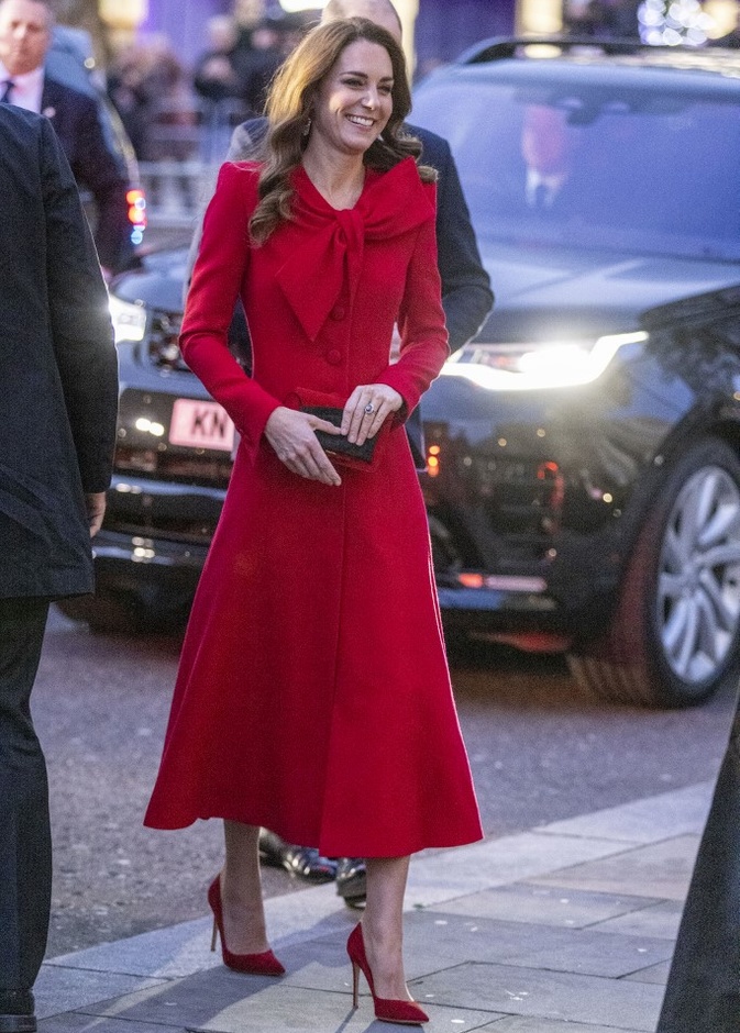 أجمل فساتين ملونة بأسلوب كيت ميدلتون تناسب يوم المرأة العالمي 2022