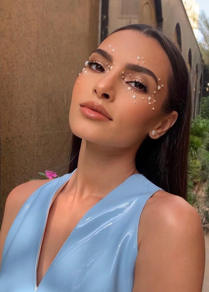 ارمن سليمان تعتمد صيحة جمالية لافتة بأحدث إطلالاتها