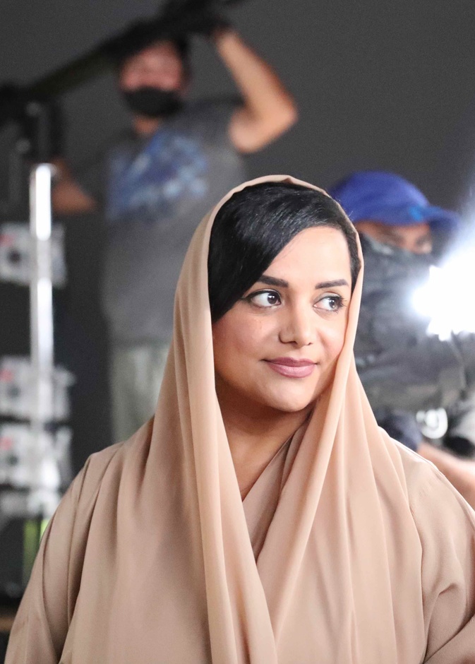  نايلة الخاجة أول مخرجة ومنتجة إماراتية لـ  "هي" : لا نزال في البدايات وفرص المخرجات الإماراتيات كبيرة 