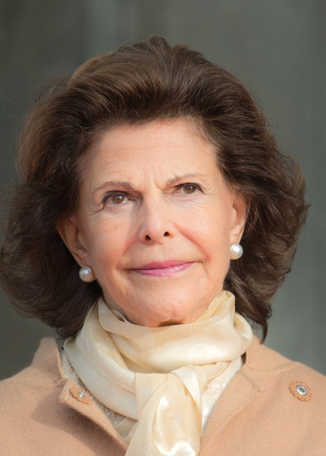 الملكة سيلفيا تقدم منح دراسية في مجال رعاية مرضى الخرف