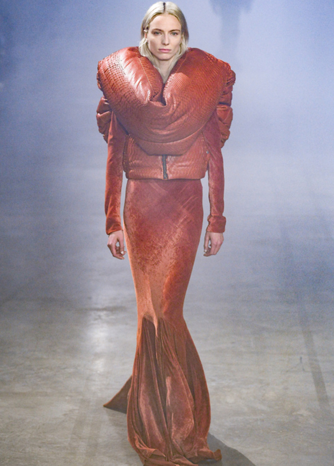 عرض أزياء مجموعة Rick Owens لموسم خريف وشتاء 2022 في باريس