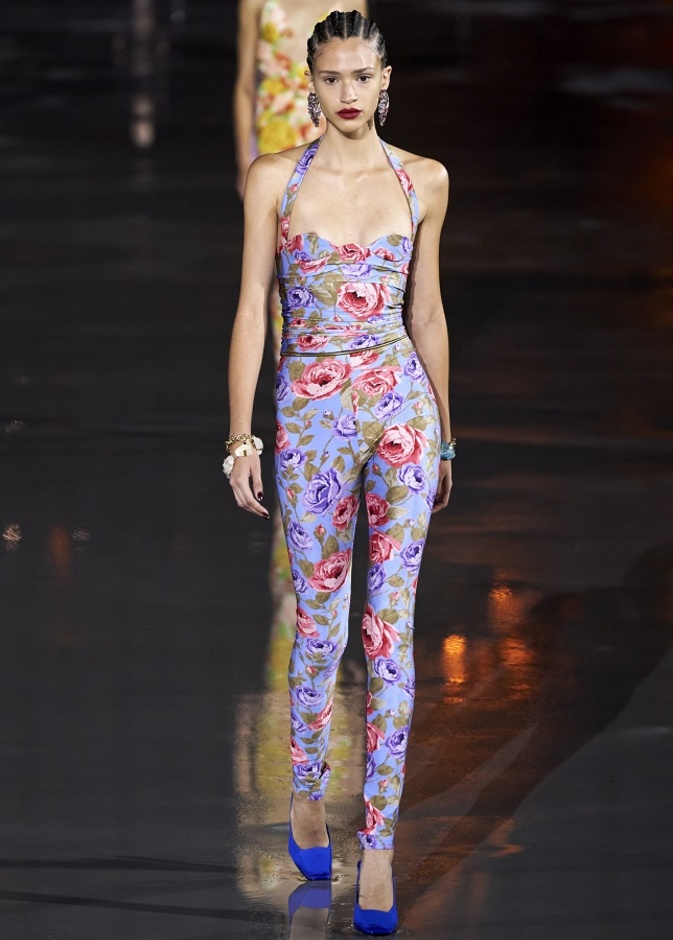 صيحة ألوان صيف 2022 الزاهية بأسلوب Saint Laurent