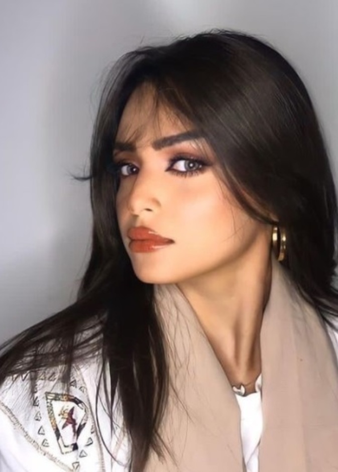 رهف القحطاني تستعرض ملامحها بعد تجميل أنفها وتصف نفسها بملكة جمال