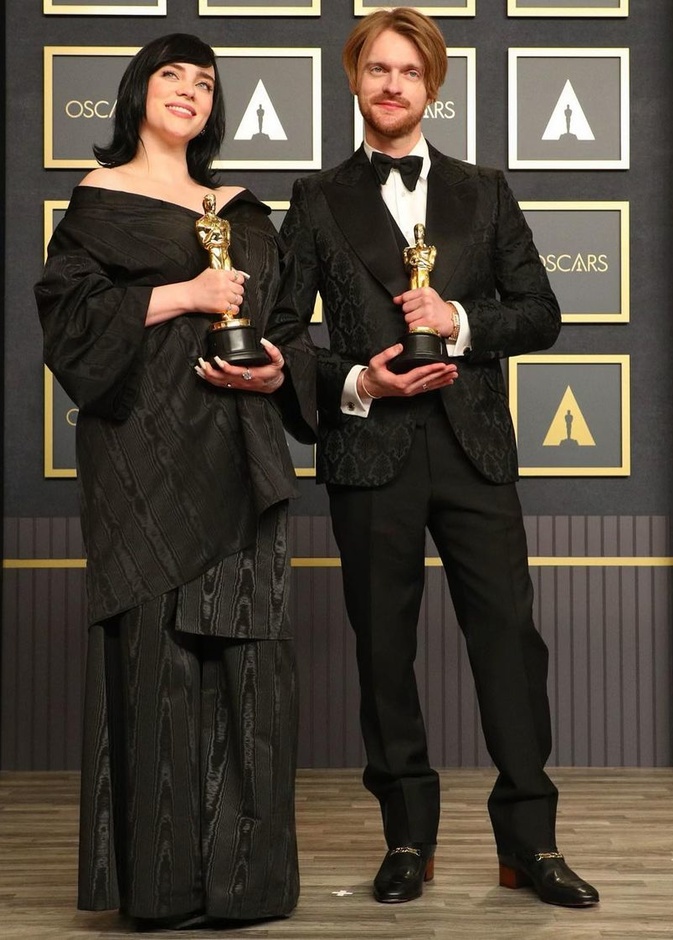 بيلي إيليش وأخيها