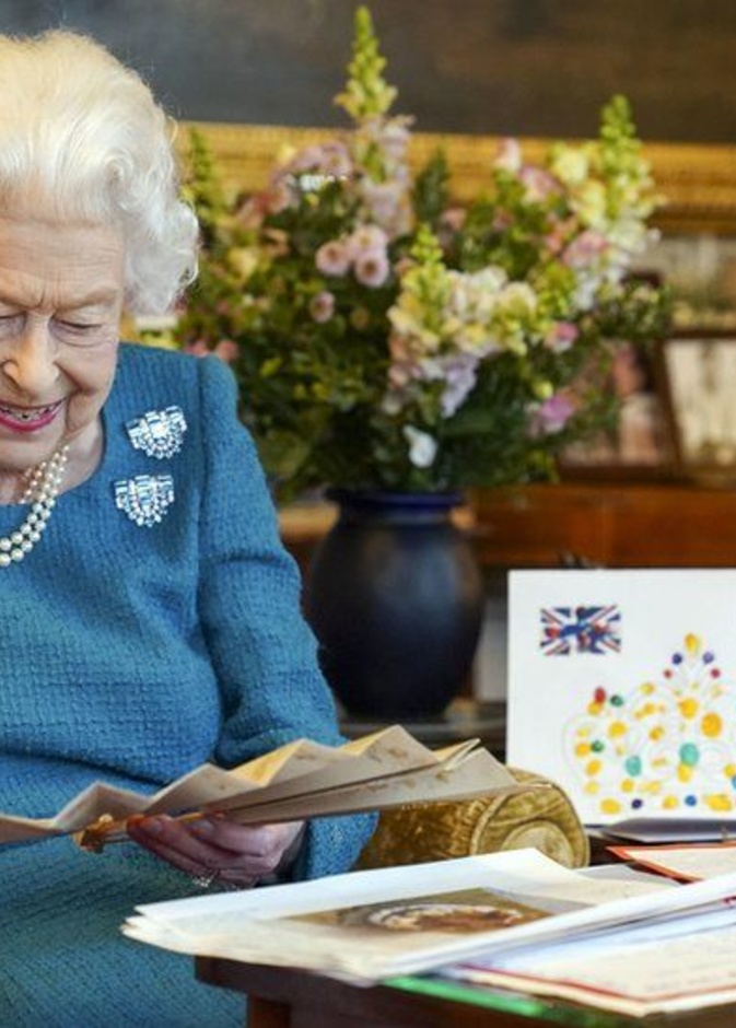 مواليد يونيو مدعوون لحفل شاي ملكي بمناسبة احتفالات اليوبيل البلاتيني للملكة