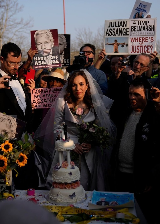 زواج جوليان أسانج مؤسس موقع ويكيليكس في سجن بيلمارش