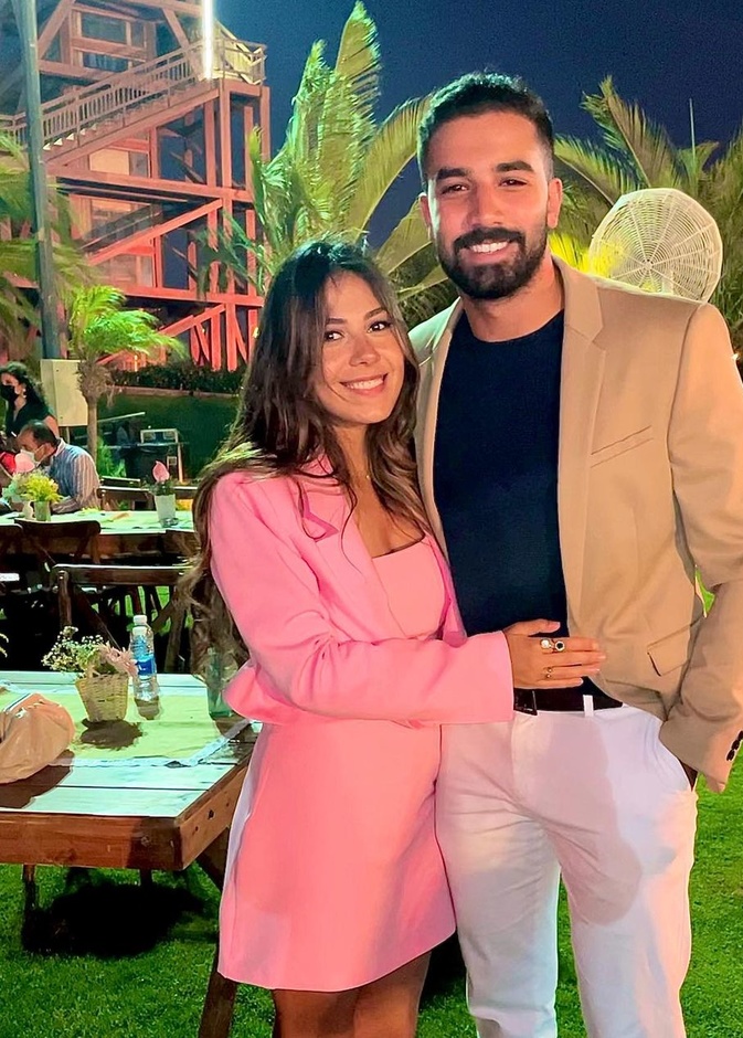 حازم إيهاب وزوجته