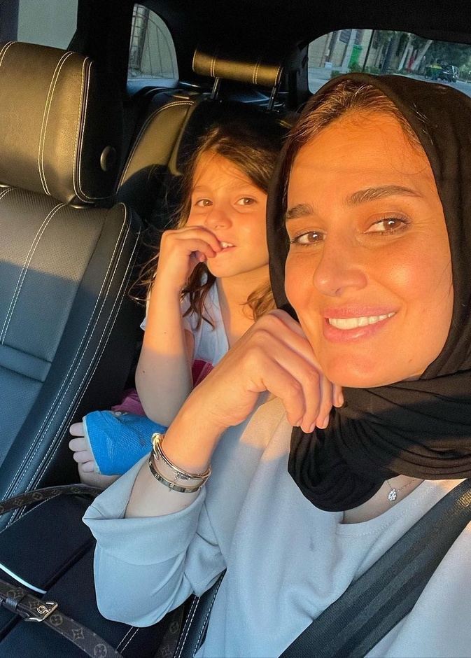 حلا شيحة وابنتها