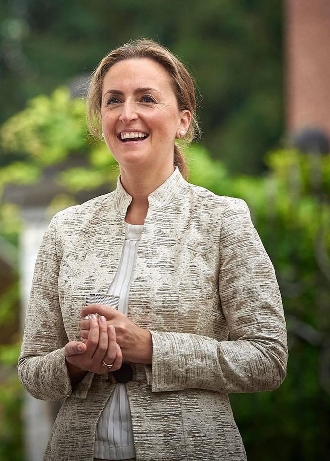 الديوان الملكي للكسمبورغ ينشر صور رسمية جديدة للأميرة كلير بمناسبة عيد ميلادها السابع والثلاثين