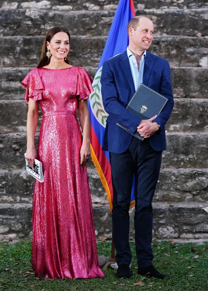 هكذا يتواصل الأمير جورج مع والديه خلال جولتهما الرسمية في الكاريبي