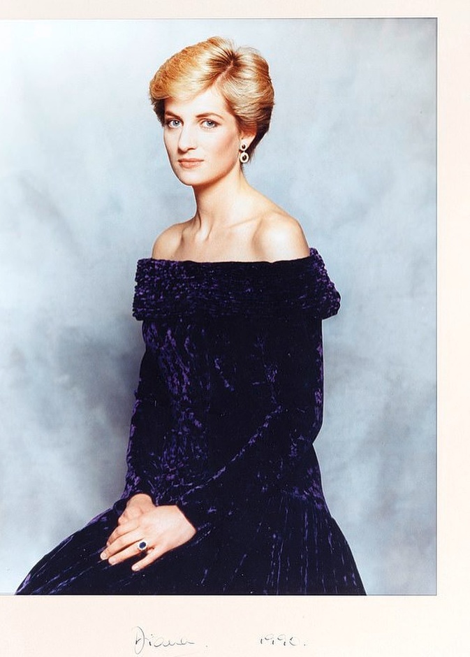 صورة رسمية للأميرة ديانا وهي في الخامسة والعشرين تعرض للبيع في مزاد علني