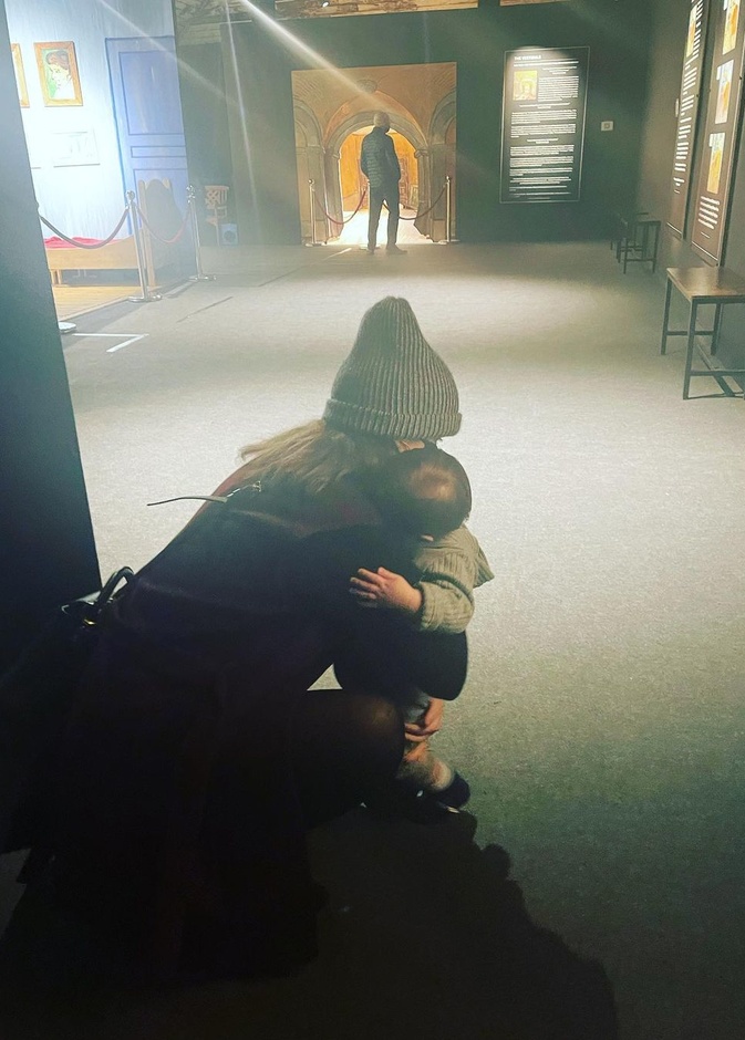 الأميرة يوجين تنشر صورة جديدة مؤثرة تجمعها بطفلها أوغست