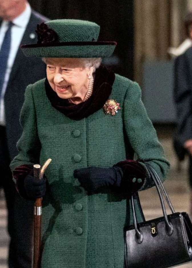 سيدات العائلة المالكة البريطانية تتألق بالمجوهرات الملكية في حفل تأبين الأمير فيليب