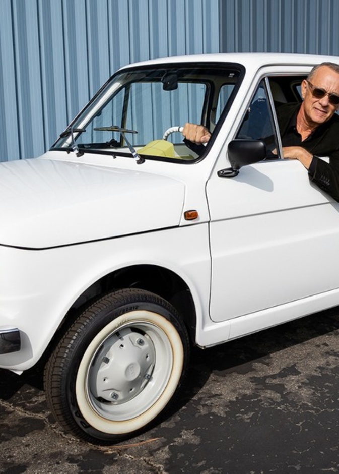 بيع سيارة النجم توم هانكس القديمة في مزاد خيري