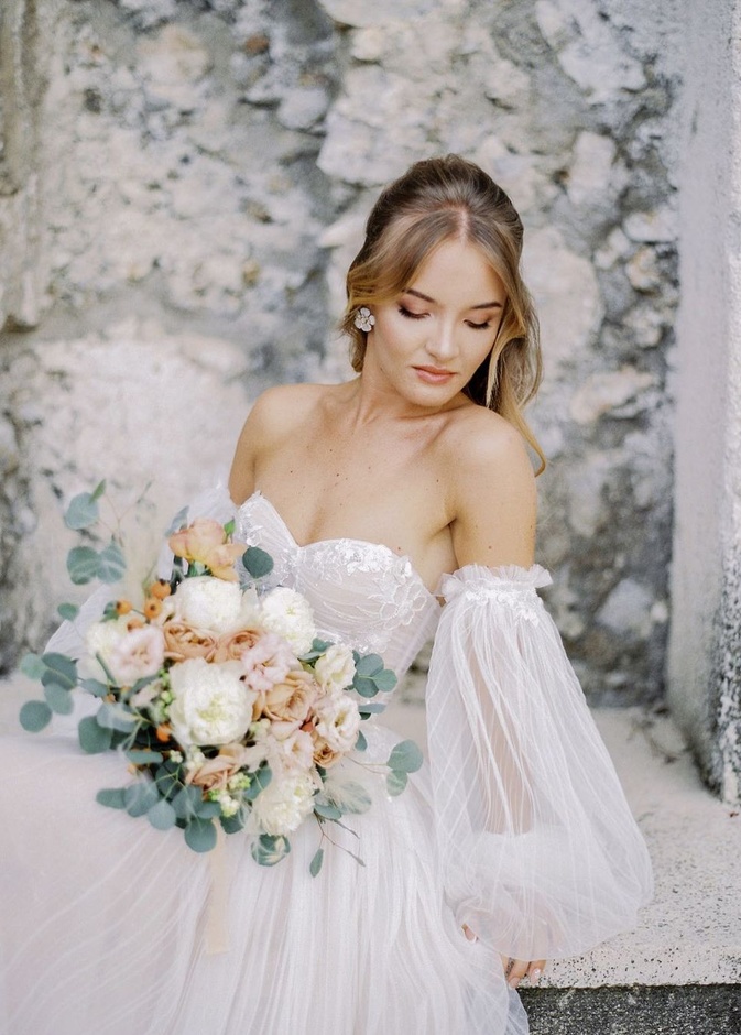 أفكار رائعة للأقراط الزهرية للعرائس