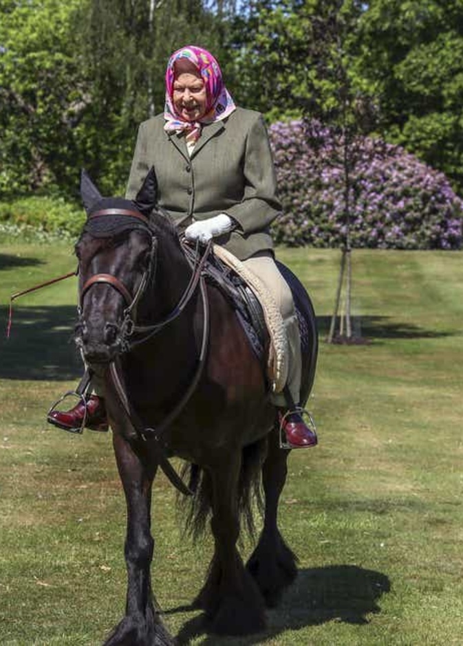 ملكة بريطانيا تنتقل بشكل دائم إلى قلعة وندسور