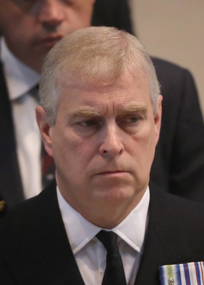 الأمير أندرو ينسحب من نادي البحرية الراقية In&Out مع استمرار انسحابه من الحياة العامة