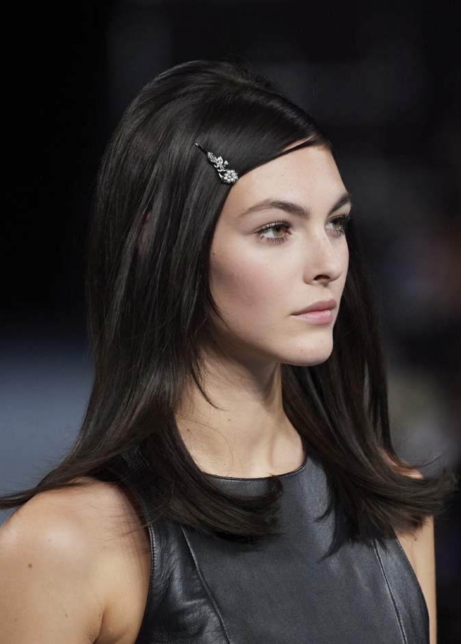 تسريحات شعر طويل في عريض CHANEL لشتاء 2022