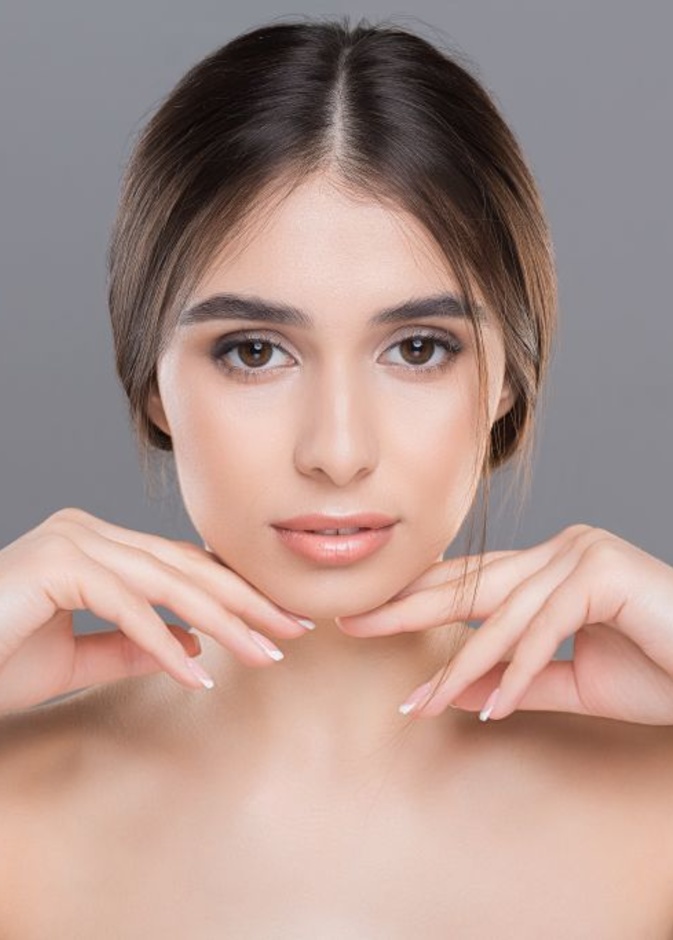 طرق إزالة الذقن المزدوجة وشدها بدون عملية جراحية