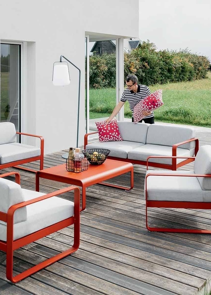 أثاث الجلسات الخارجية من المعدن الملون